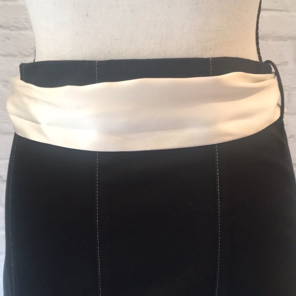Arden B, Black Knee-Length Skirt w/White Stitching and Silk Ribbon Belt - Size 0 - Picture 6 of 11
